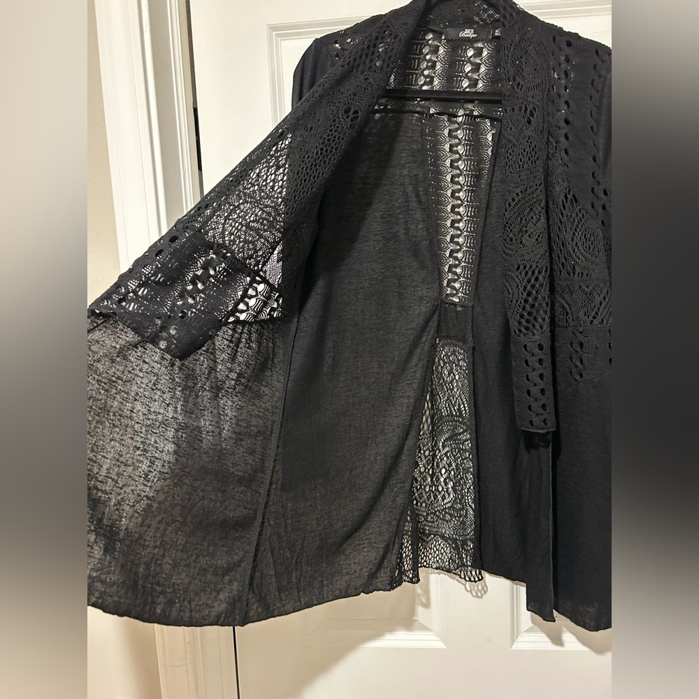 BKE Boutique Black Women's Crochet Lace Open-Front Cardigan - Picture 4 of 13
